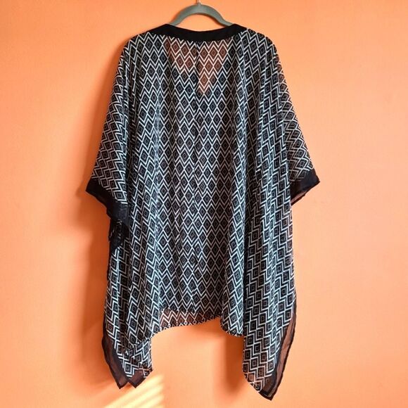 NWT Change Beach Cover Up Tunic – Black/White Geometric,  S/M - Picture 3 of 4